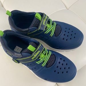 Boy’s Stride Rite Phibian Washable shoes size 2